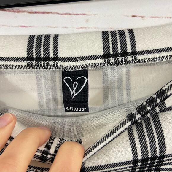 Windsor S White Black Plaid Checkered Gingham Knit Slit High Rise Mini Skirt - Picture 7 of 8